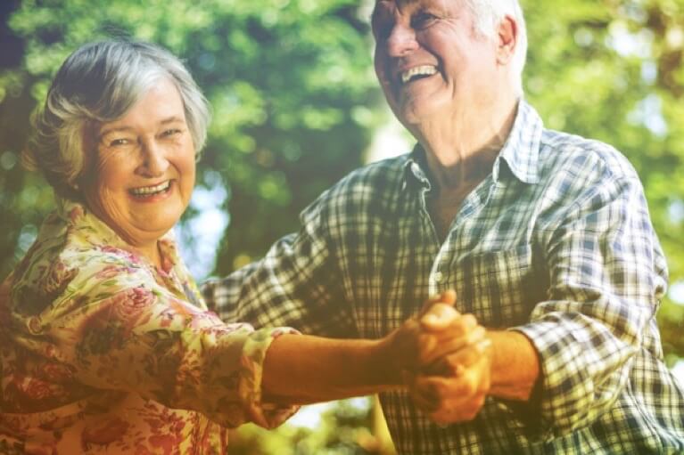Glückliches Rentner-Paar